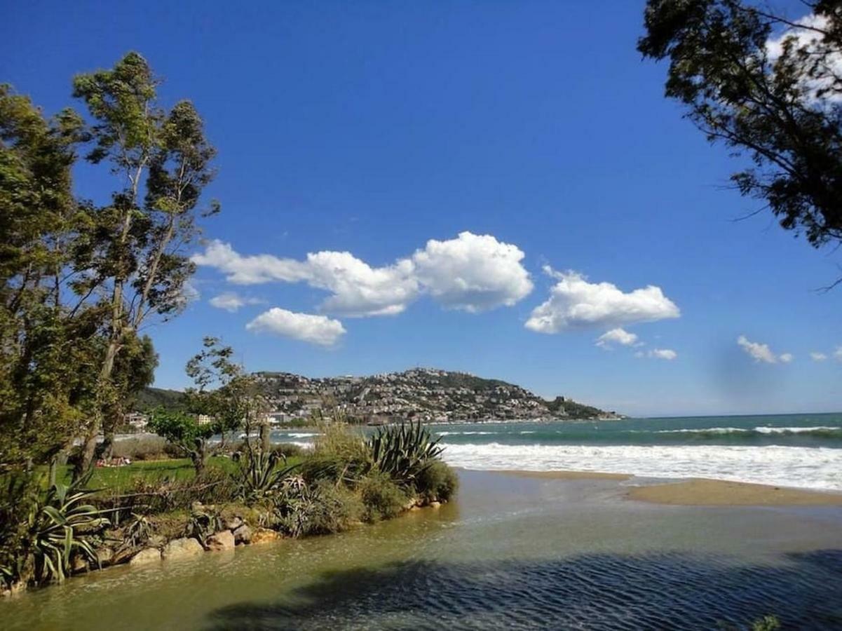 Apartment Piscines - Climatisation - Calme - Wifi - Plages - Vue - Bord De - Parking Roses