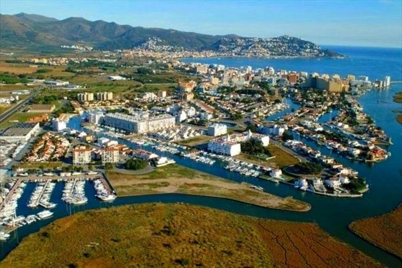 Piscines - Climatisation - Calme - Wifi - Plages - Vue - Bord De - Parking Apartment Roses